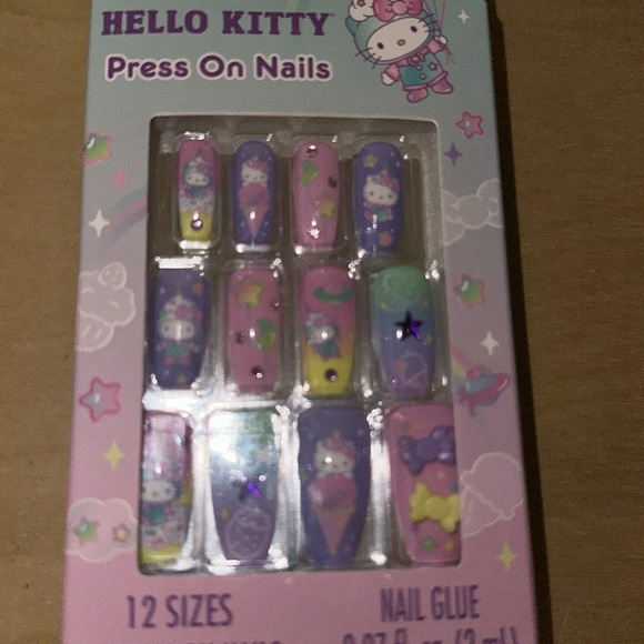 Hello Kitty Press Ons Nails - Picture 3 of 3